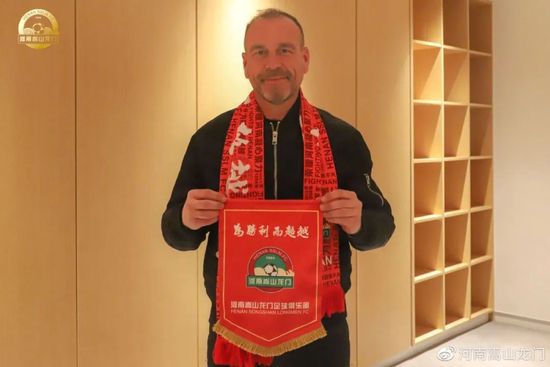 说着，他便下了逐客令，道：你们请离开这里。